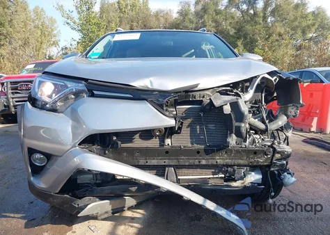 2016 Toyota Rav4 Xle z USA, uszkodzony, nr VIN 2T3WFREV3GW244166